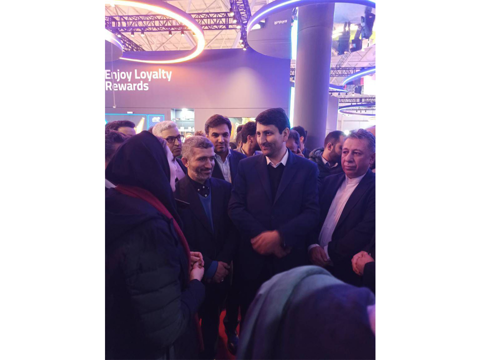 بازدید جناب آقای دکتر هاشمی وزیر محترم ارتباطات و عضو هیات مدیره انجمن ملی هوش مصنوعی ایران با همراهی جناب آقای دکتر بهروزی و خانم دکتر فراهانی از غرفه انجمن ملی هوش مصنوعی ایران
