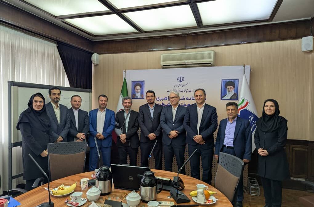 در نشست اعضای هیأت مدیره انجمن ملی هوش مصنوعی ایران با معاون وزیر ارتباطات مطرح شد: مشارکت در تکمیل و توسعه زیست بوم نوآوری هوش‌مصنوعی